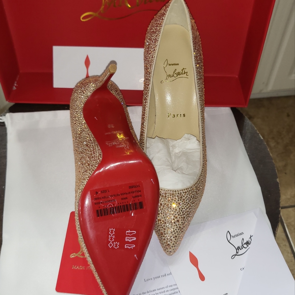 Gold red bottom heels !
